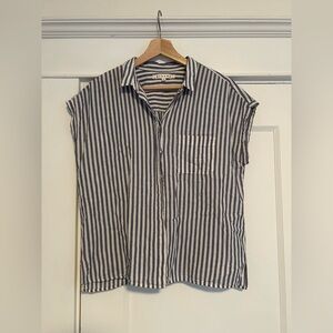 XiRENA Navy and White Striped Short Sleeve Button-Down Shirt